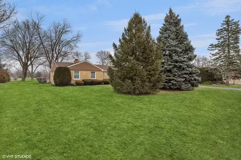 1520 W Blackhawk Dr, Mount Prospect, IL 60056 photo 5