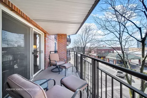 Exterior - 111 N Wheaton Ave #308, Wheaton, IL 60187 photo 3 of 4