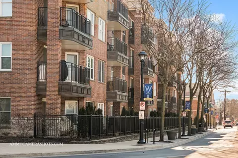 111 N Wheaton Ave #308, Wheaton, IL 60187
