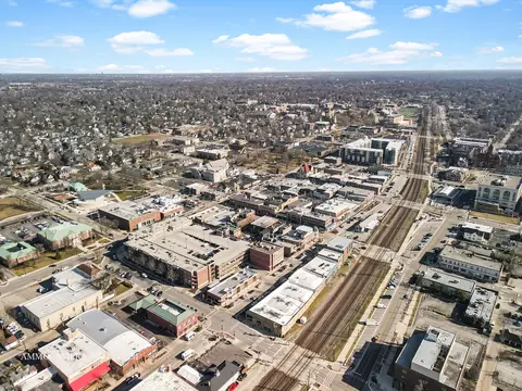 View/Area - 111 N Wheaton Ave #308, Wheaton, IL 60187 photo 5 of 6