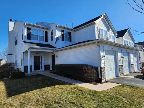 922 Genesee Dr, Naperville, IL 60563