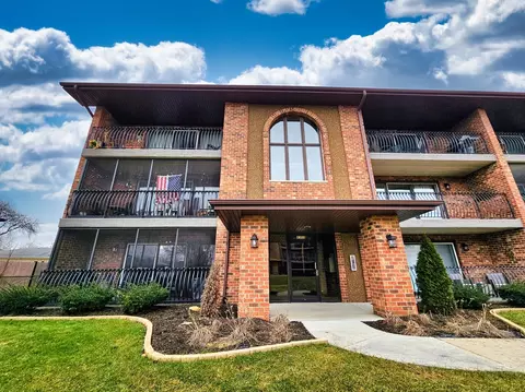 8205 Millstone Dr #1D, Palos Hills, IL 60465
