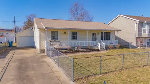 1305 N Nixon Dr, Pontiac, IL 61764