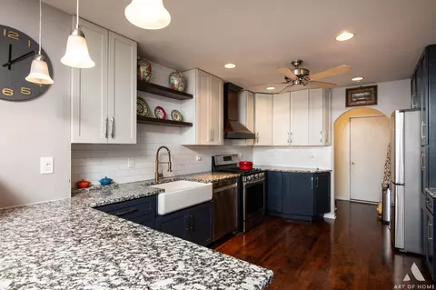Kitchen - 620 Daisy Ln, Roselle, IL 60172 photo 2 of 7