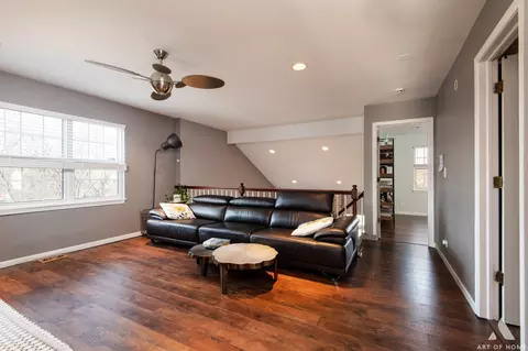 Living - 620 Daisy Ln, Roselle, IL 60172 photo 6 of 6