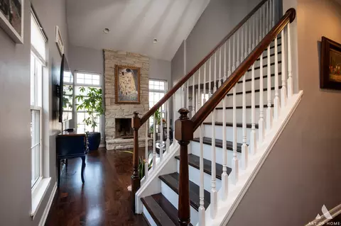 Entry Way - 620 Daisy Ln, Roselle, IL 60172 photo 1 of 2