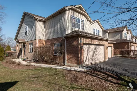 Exterior - 620 Daisy Ln, Roselle, IL 60172 photo 3 of 8