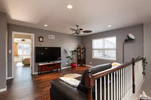 Bedroom - 620 Daisy Ln, Roselle, IL 60172 photo 1 of 8