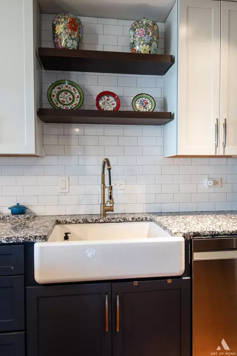 Kitchen - 620 Daisy Ln, Roselle, IL 60172 photo 6 of 7