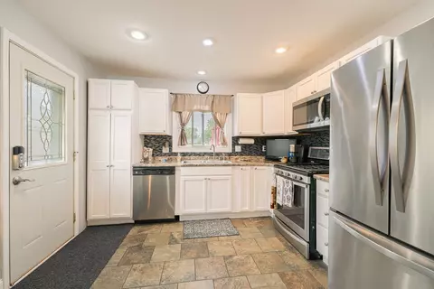 Kitchen - 7738 W 81st St, Bridgeview, IL 60455 photo 3 of 4