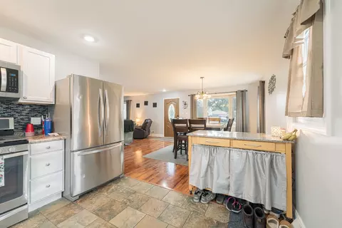 Kitchen - 7738 W 81st St, Bridgeview, IL 60455 photo 4 of 4