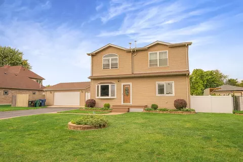 Exterior - 7738 W 81st St, Bridgeview, IL 60455 photo 2 of 9
