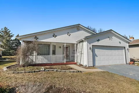 310 Notre Dame Ln, Elgin, IL 60123