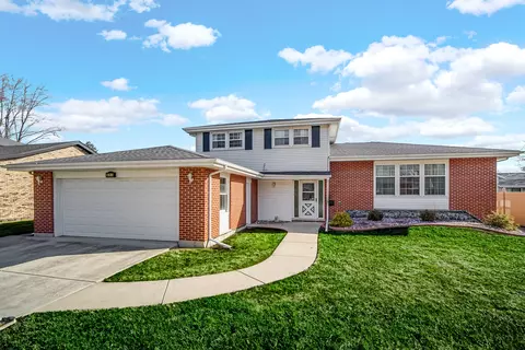 315 S University Ave, Glenwood, IL 60425
