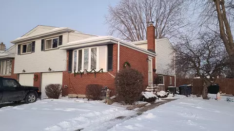 809 Beau Dr, Des Plaines, IL 60016