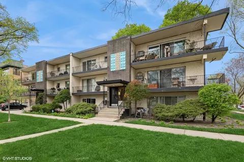 409 S Elmwood Ave #3D, Oak Park, IL 60302