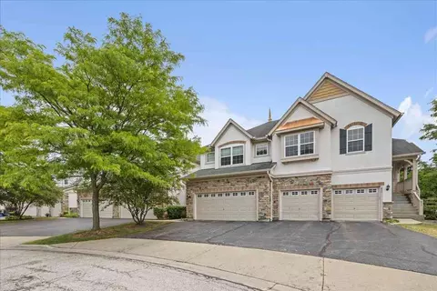 407 W Shadow Creek Dr, Vernon Hills, IL 60061