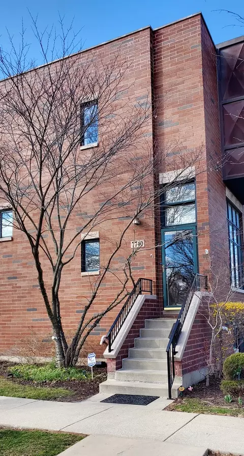 7740 Lincoln Ave #4, Skokie, IL 60077