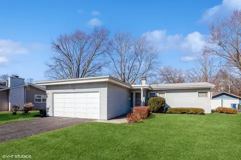 59 Elmwood Dr, Naperville, IL 60540
