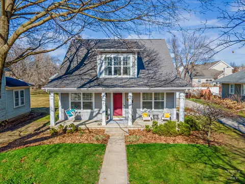180 W Crystal Lake Ave, Crystal Lake, IL 60014