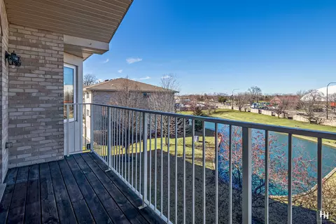 Exterior - 725 N 5th Ave #302, Addison, IL 60101 photo 2 of 2