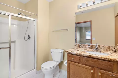 Bath - 725 N 5th Ave #302, Addison, IL 60101 photo 1 of 2