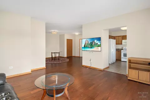 Living - 725 N 5th Ave #302, Addison, IL 60101 photo 2 of 3