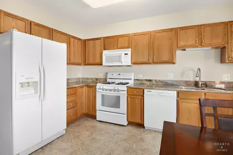 Kitchen - 725 N 5th Ave #302, Addison, IL 60101 photo 1 of 3