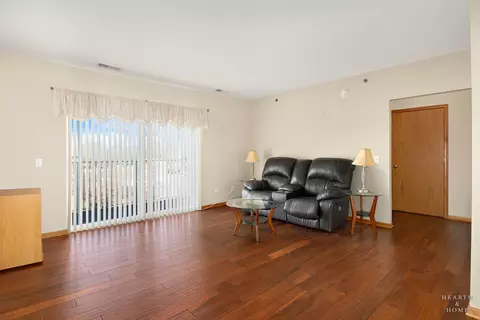 Living - 725 N 5th Ave #302, Addison, IL 60101 photo 3 of 3