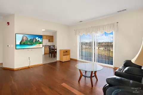 Living - 725 N 5th Ave #302, Addison, IL 60101 photo 1 of 3