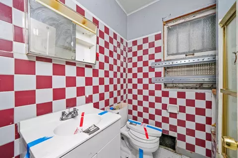 Bath - 1002 W 103rd Pl, Chicago, IL 60643 photo 1 of 1