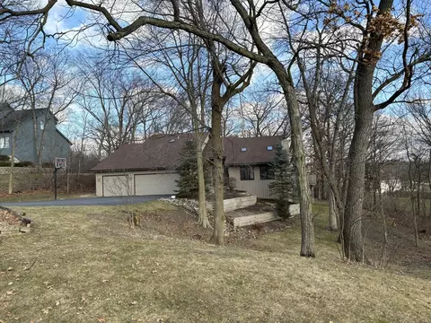 12763 Shawnee Crst, Roscoe, IL 61073