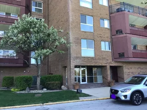 200 Park Ave #718, Calumet City, IL 60409