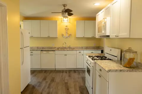 Kitchen - 514 W Main St, Morrison, IL 61270 photo 2 of 4