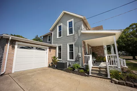 Exterior - 514 W Main St, Morrison, IL 61270 photo 3 of 7