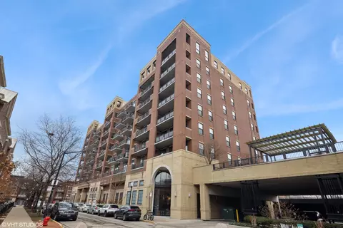 811 W 15th Pl #705, Chicago, IL 60608