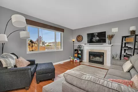 Living - 1703 Fox Ridge Dr, Plainfield, IL 60586 photo 2 of 5