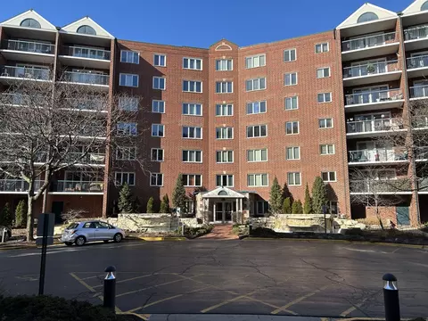 8560 W Foster Ave #309, Norridge, IL 60706