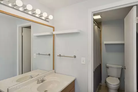 Bath - 644 Ash Ln, Wheeling, IL 60090 photo 2 of 2