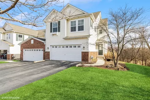 632 Grand Canyon Cir, Crystal Lake, IL 60014