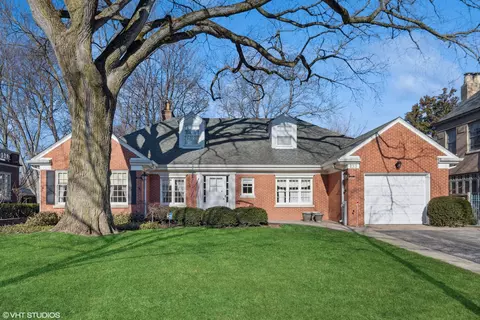 133 Abingdon Ave, Kenilworth, IL 60043