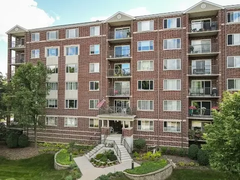 31 E Grove St #401, Lombard, IL 60148