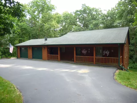 7 A32 Broken Lance Ln, Apple River, IL 61001