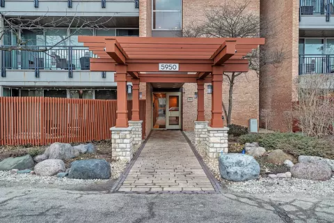 5950 Oakwood Dr #2F, Lisle, IL 60532