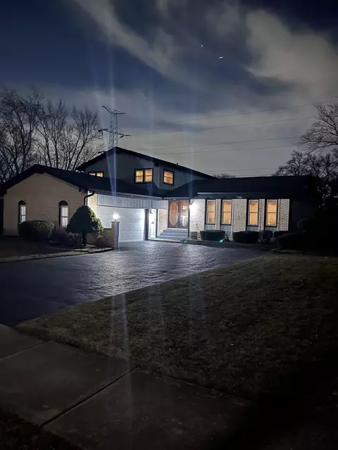 1261 E Carpenter Dr, Palatine, IL 60074