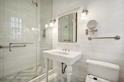 Bath - 6 E Scott St #3, Chicago, IL 60610 photo 1 of 1