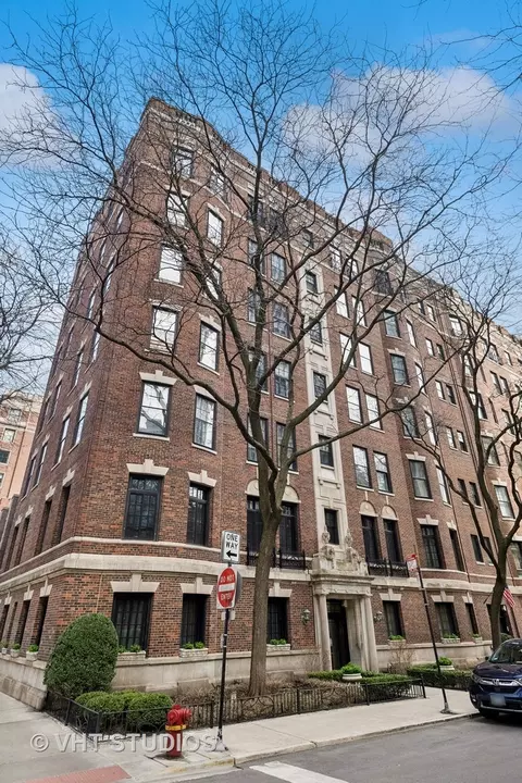 6 E Scott St #3, Chicago, IL 60610