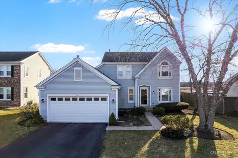 2451 College Green Dr, Elgin, IL 60124