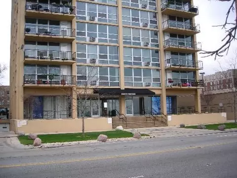 6730 S South Shore Dr #305, Chicago, IL 60649