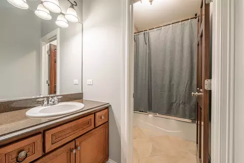 Bath - 13002 Silverleaf Ct, Plainfield, IL 60585 photo 5 of 7